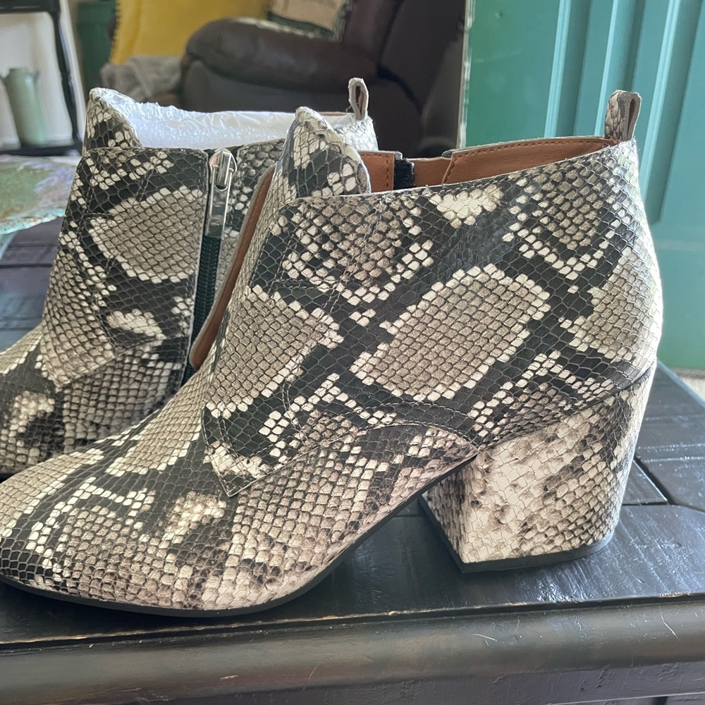 Franco Stevie Block
Heel Bootie’s
